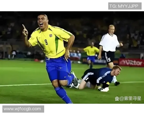 足球明星高清图片完美呈现让你感受绿茵场上的激情与魅力